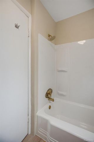 44 Orton Avenue, Pontiac, MI 48341