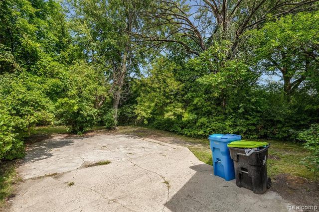 44 Orton Avenue, Pontiac, MI 48341