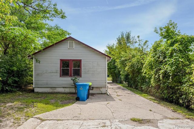 44 Orton Avenue, Pontiac, MI 48341