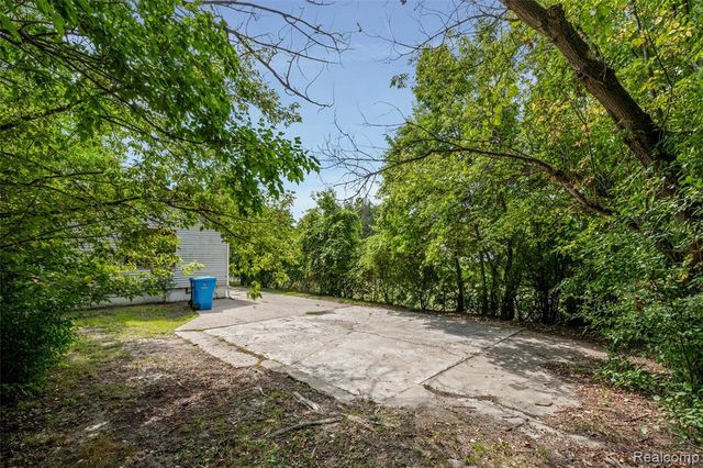44 Orton Avenue, Pontiac, MI 48341
