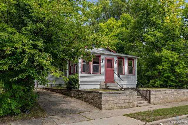 44 Orton Avenue, Pontiac, MI 48341
