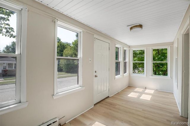 44 Orton Avenue, Pontiac, MI 48341