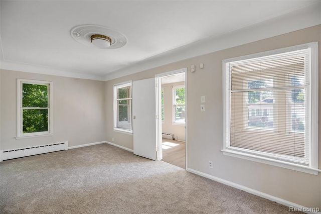 44 Orton Avenue, Pontiac, MI 48341