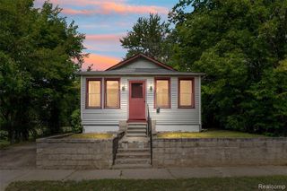 44 Orton Avenue, Pontiac, MI 48341