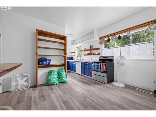 4590 LIEF ERIKSON Dr, Astoria, OR 97103