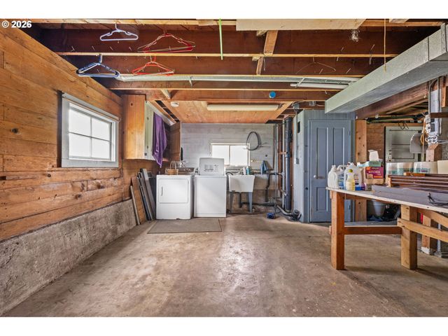 4590 LIEF ERIKSON Dr, Astoria, OR 97103