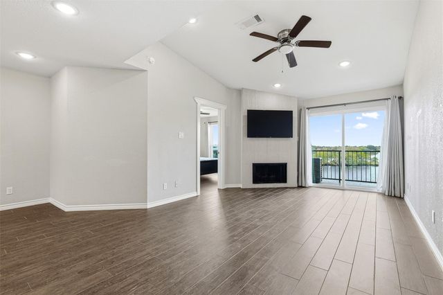 18800 Egret Bay Boulevard 102, Webster, TX 77058