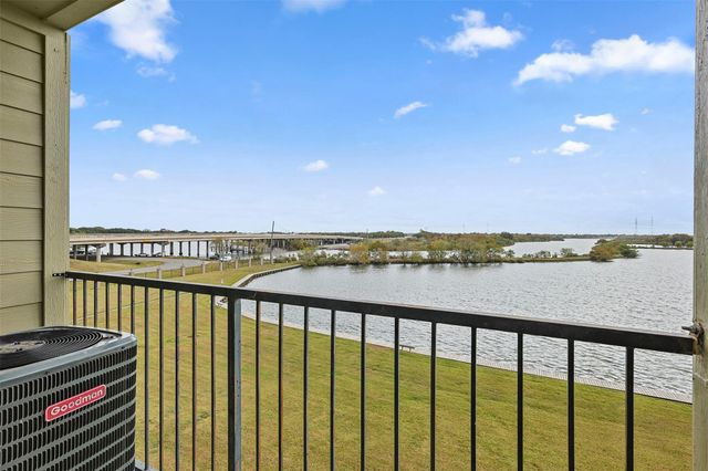 18800 Egret Bay Boulevard 102, Webster, TX 77058