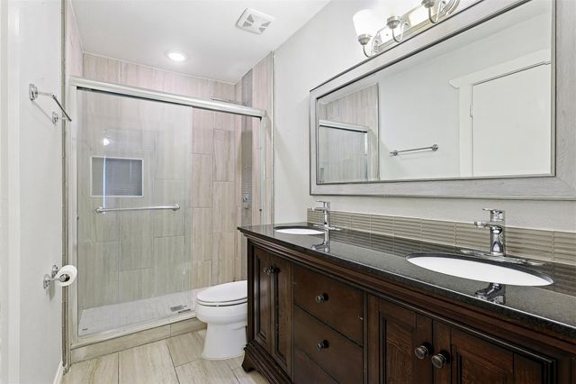 18800 Egret Bay Boulevard 102, Webster, TX 77058