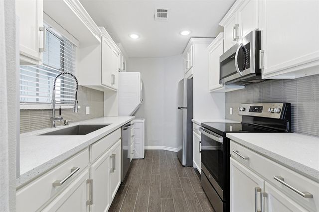 18800 Egret Bay Boulevard 102, Webster, TX 77058