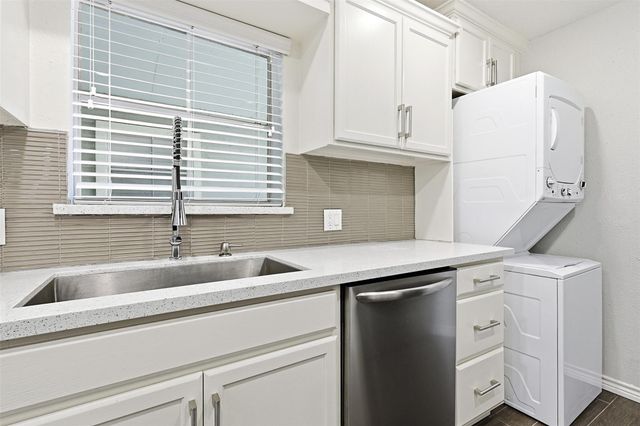 18800 Egret Bay Boulevard 102, Webster, TX 77058