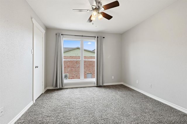 18800 Egret Bay Boulevard 102, Webster, TX 77058