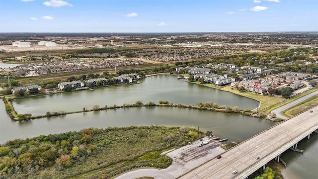 18800 Egret Bay Boulevard 102, Webster, TX 77058