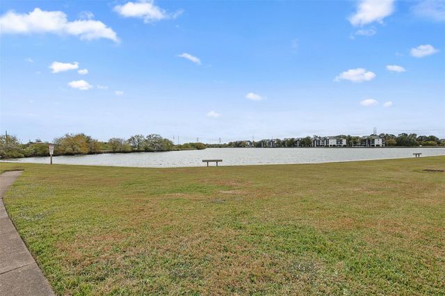 18800 Egret Bay Boulevard 102, Webster, TX 77058