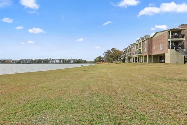 18800 Egret Bay Boulevard 102, Webster, TX 77058