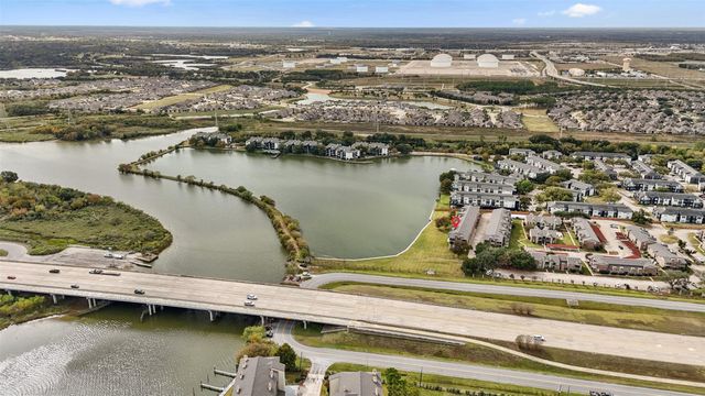 18800 Egret Bay Boulevard 102, Webster, TX 77058