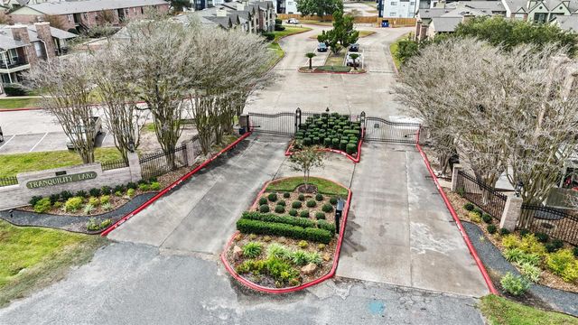 18800 Egret Bay Boulevard 102, Webster, TX 77058