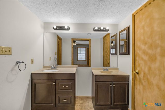 60 Ewing Road, Goliad, TX 77963