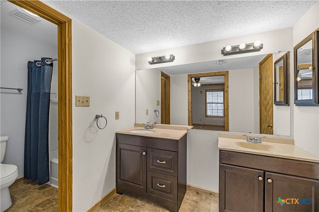 60 Ewing Road, Goliad, TX 77963