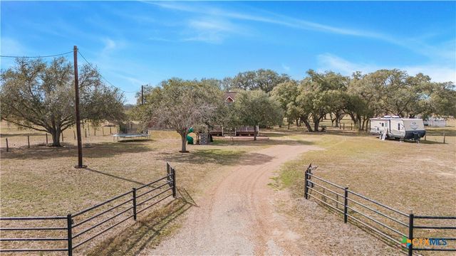 60 Ewing Road, Goliad, TX 77963
