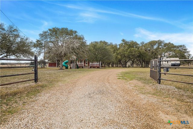 60 Ewing Road, Goliad, TX 77963