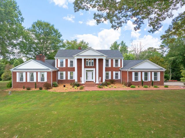 700 Dick Barry Ln, Lexington, TN 38351