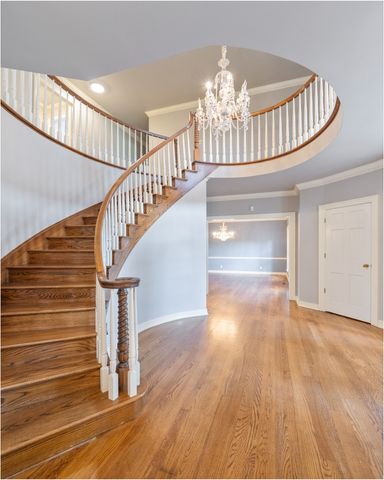 700 Dick Barry Ln, Lexington, TN 38351