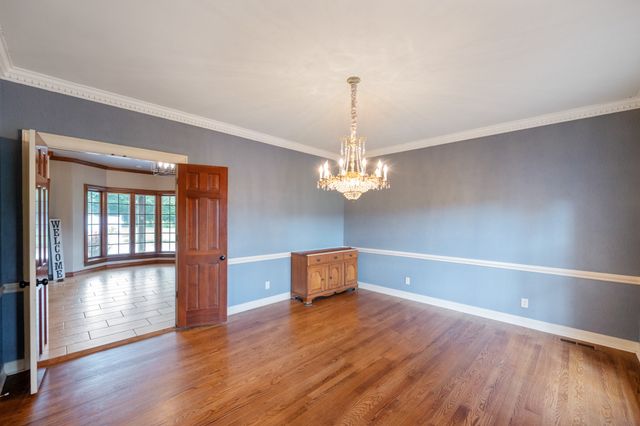 700 Dick Barry Ln, Lexington, TN 38351