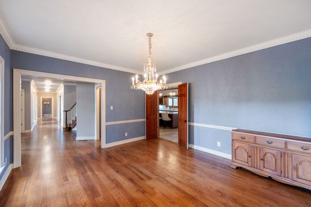 700 Dick Barry Ln, Lexington, TN 38351