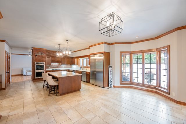 700 Dick Barry Ln, Lexington, TN 38351