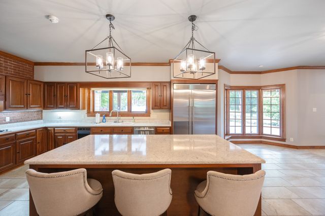 700 Dick Barry Ln, Lexington, TN 38351