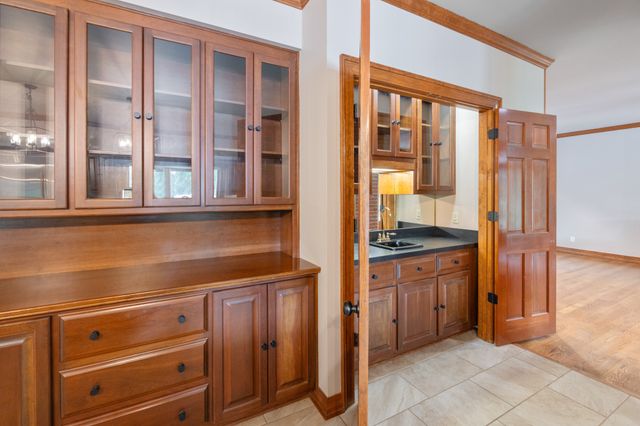 700 Dick Barry Ln, Lexington, TN 38351