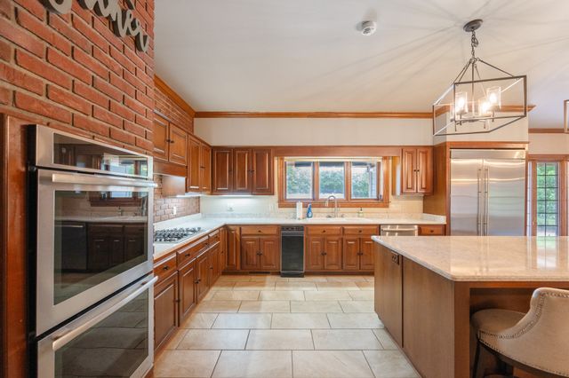 700 Dick Barry Ln, Lexington, TN 38351