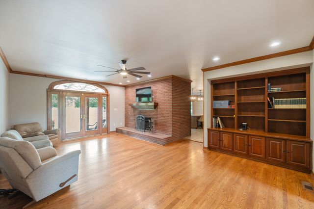 700 Dick Barry Ln, Lexington, TN 38351