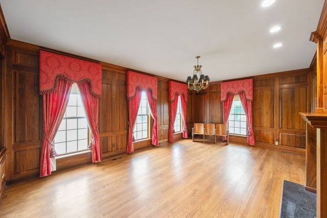 700 Dick Barry Ln, Lexington, TN 38351