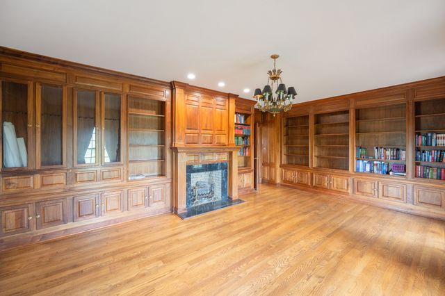 700 Dick Barry Ln, Lexington, TN 38351