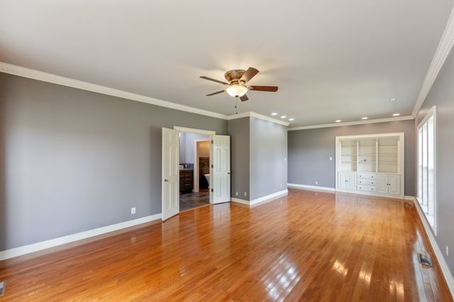 700 Dick Barry Ln, Lexington, TN 38351