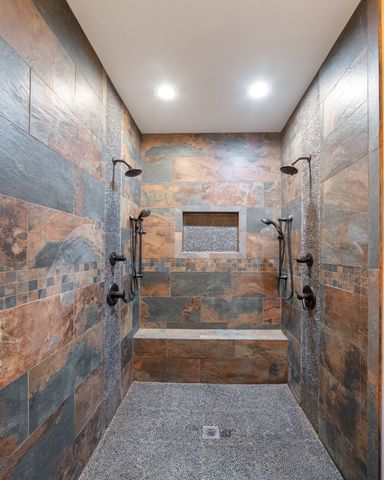 700 Dick Barry Ln, Lexington, TN 38351