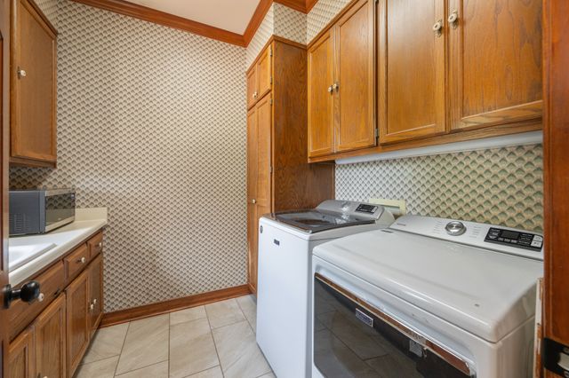 700 Dick Barry Ln, Lexington, TN 38351