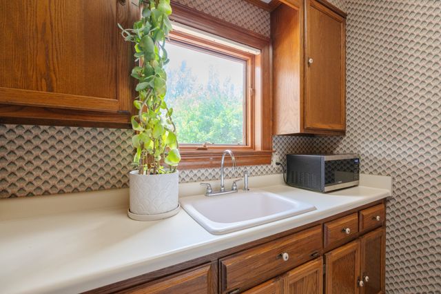 700 Dick Barry Ln, Lexington, TN 38351