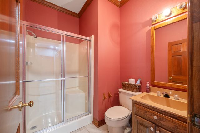 700 Dick Barry Ln, Lexington, TN 38351