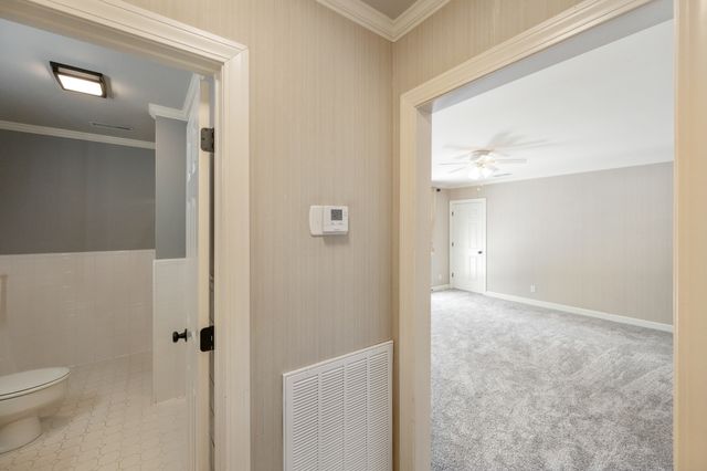 700 Dick Barry Ln, Lexington, TN 38351