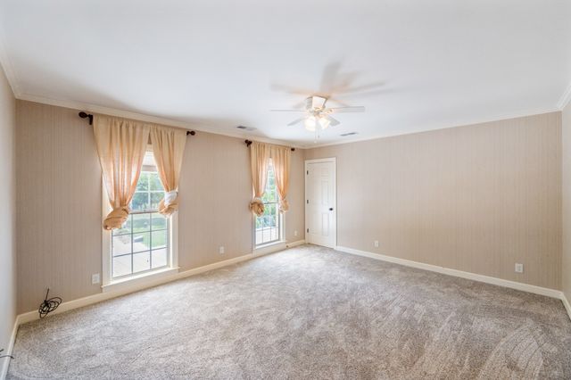 700 Dick Barry Ln, Lexington, TN 38351