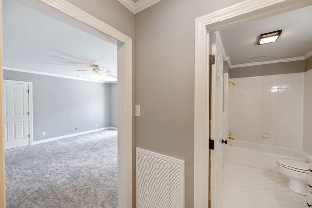 700 Dick Barry Ln, Lexington, TN 38351