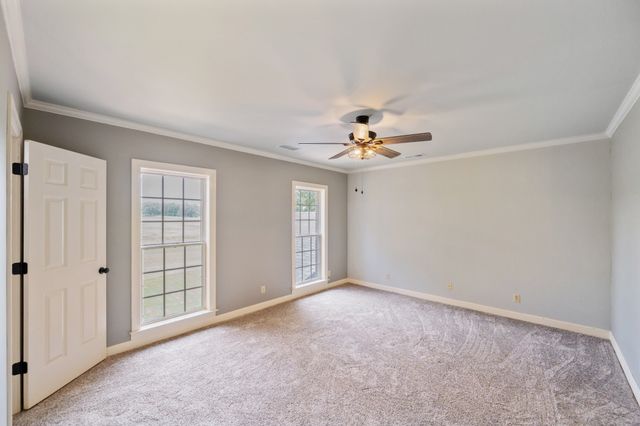 700 Dick Barry Ln, Lexington, TN 38351