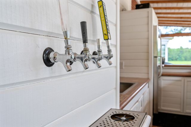 700 Dick Barry Ln, Lexington, TN 38351