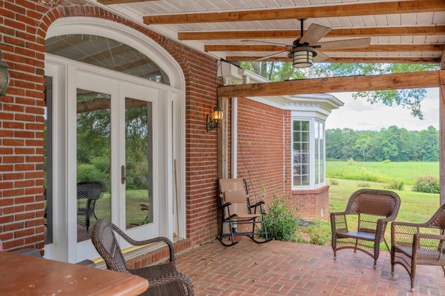 700 Dick Barry Ln, Lexington, TN 38351