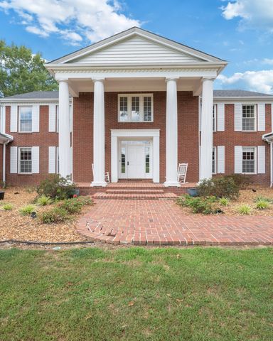 700 Dick Barry Ln, Lexington, TN 38351