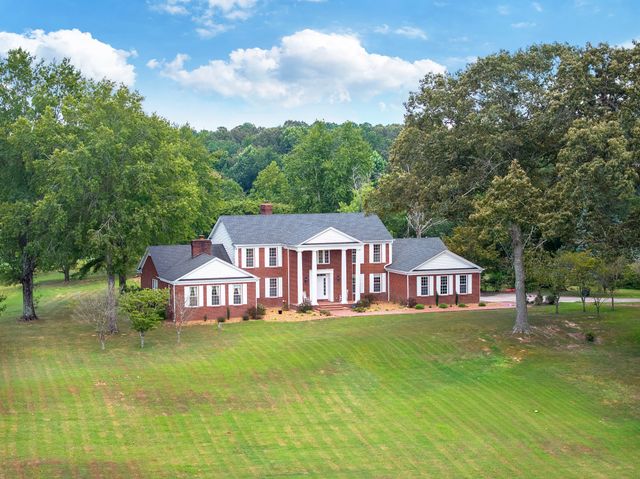 700 Dick Barry Ln, Lexington, TN 38351