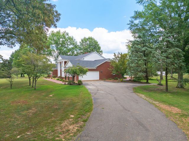 700 Dick Barry Ln, Lexington, TN 38351